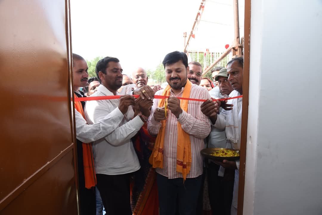धरसींवा में बेटियों को बड़ी सौगात : बरौदा में विधायक अनुज शर्मा ने किया बालिका छात्रावास का लोकार्पण, बोले- "अब नहीं रुकेगी बेटियों की पढ़ाई" 1 IMG 20250608 WA0053