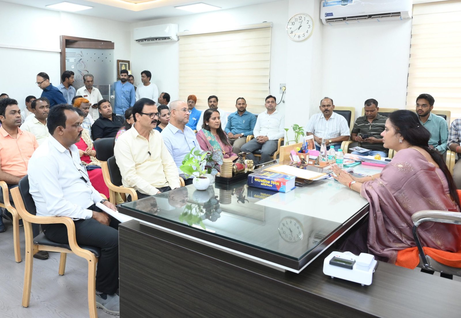 रायपुर नगर निगम में घुसकर उपद्रव करने वालों पर गिरेगी गाज़, महापौर मीनल चौबे ने SSP से लगवाने की मांग की गैर-जमानती धाराएं 1 IMG 20250609 WA0036 scaled