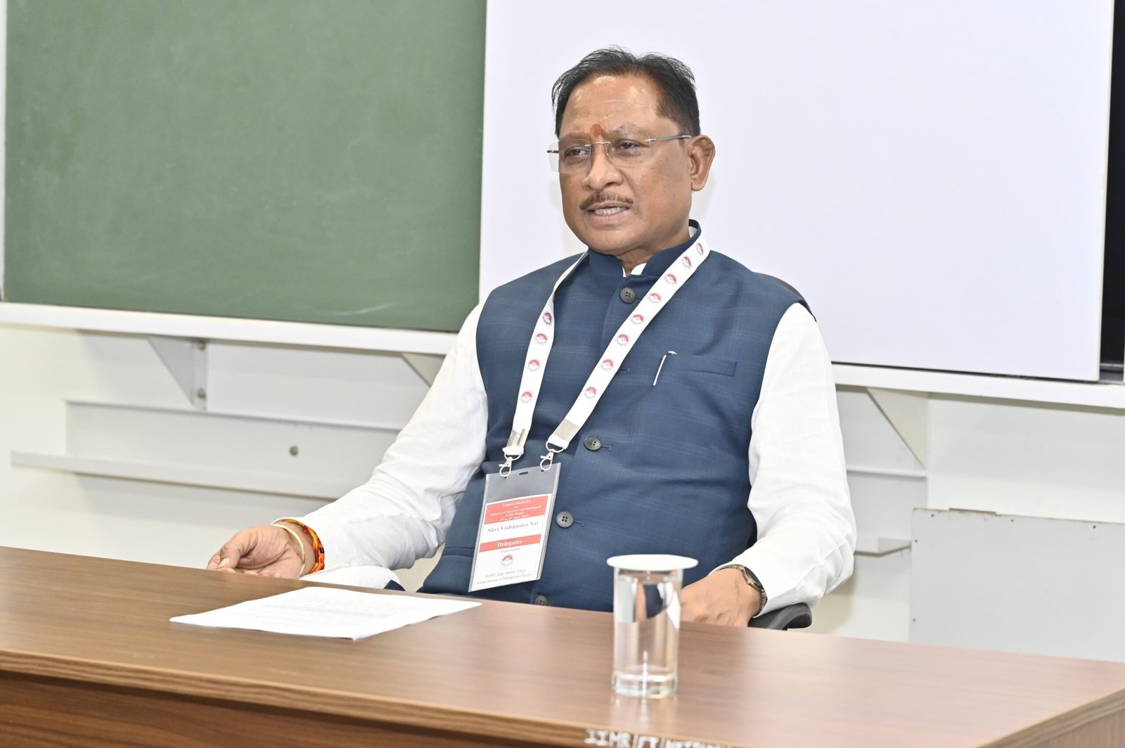 छत्तीसगढ़ में कृषि और उद्योगों के विकास की अपार संभावनाएं, IIM में दंतेवाड़ा के 50 युवा उद्यमियों से बोले CM – अब बस्तर बनेगा व्यवसाय का हब 1 IMG 20250609 WA0048 scaled