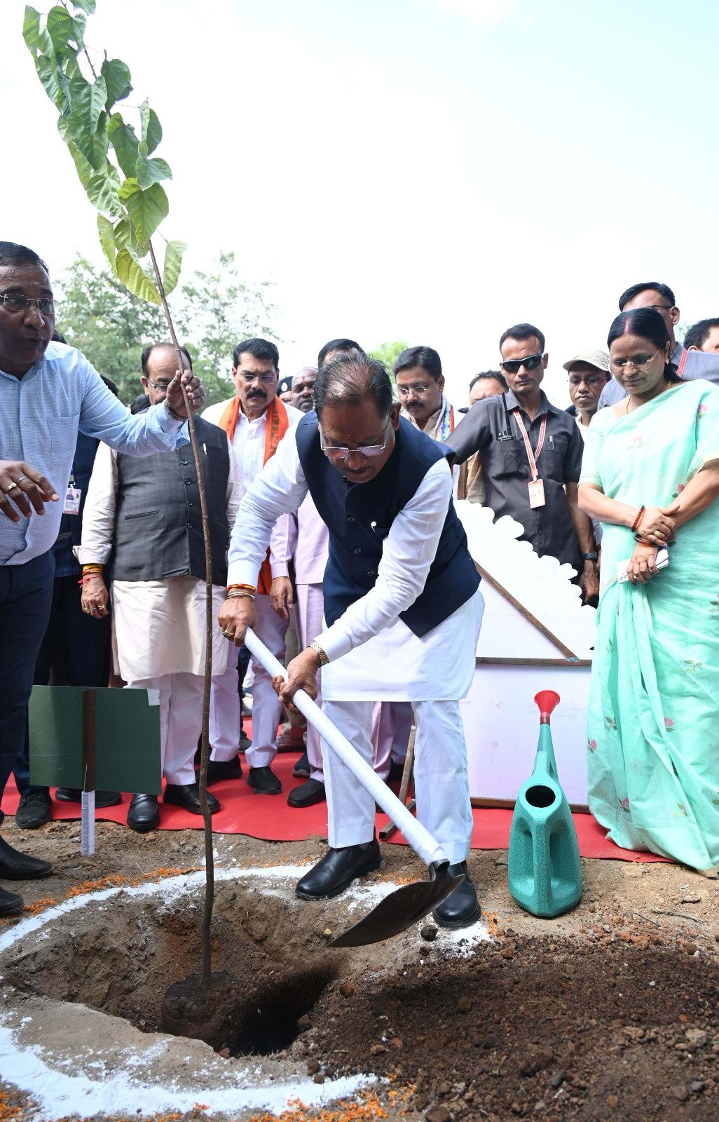 CM विष्णुदेव साय नें कोरबा जिले को दी 223 करोड़ रूपए की लागत के विकास कार्यों की सौगात : महारानी अहिल्याबाई होल्कर की प्रतिमा का किया अनावरण, बोले -"नारी शिक्षा और सशक्तिकरण में अहिल्याबाई होल्कर का महत्वपूर्ण योगदान" 1 IMG 20250612 WA0044