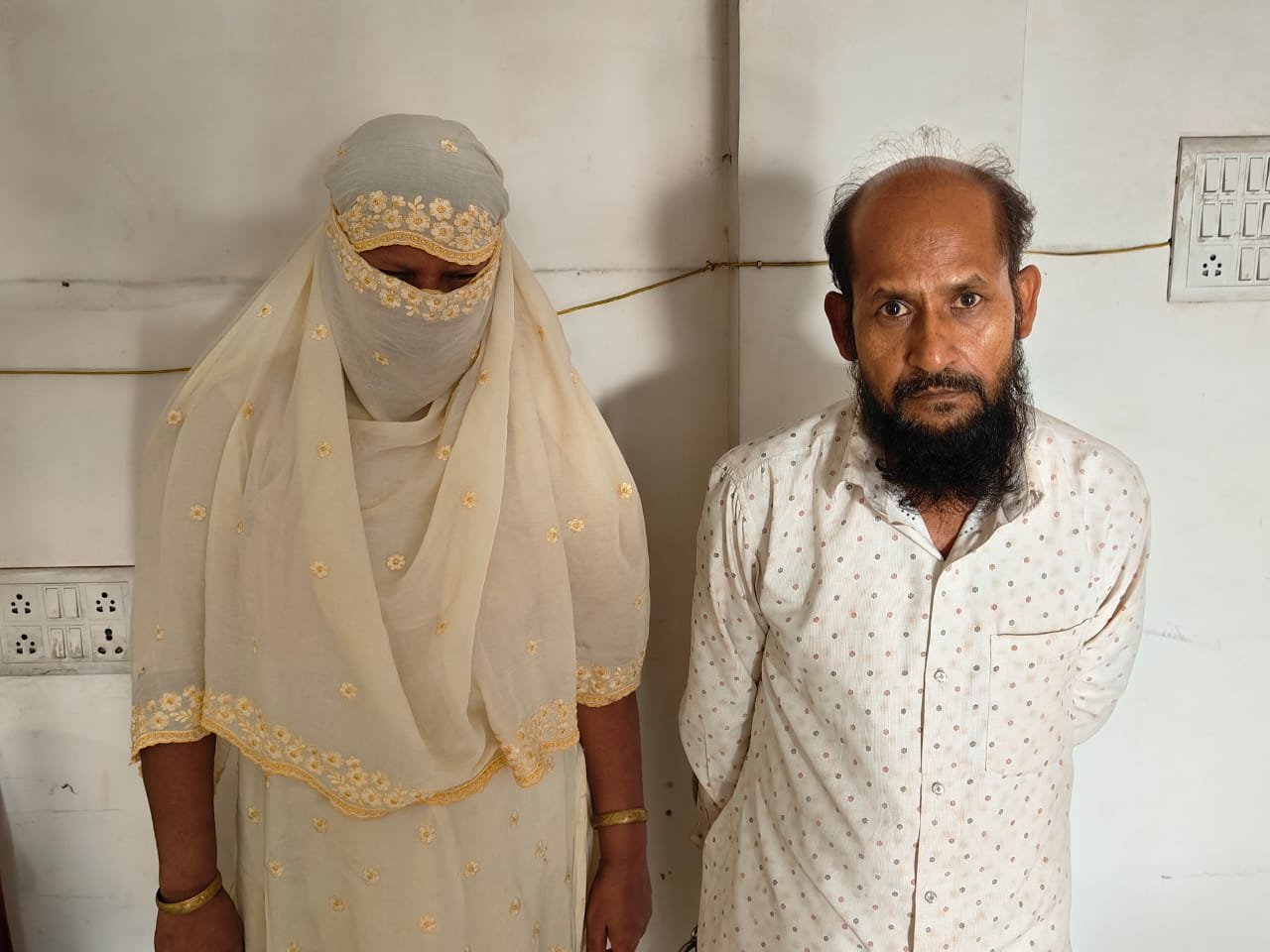 रायपुर में फर्जी दस्तावेजों के सहारे रह रहे बांग्लादेशी दंपत्ति गिरफ्तार, 16 वर्षों से अवैध रूप से रह रहे थे भारत में 1 IMG 20250614 WA0017