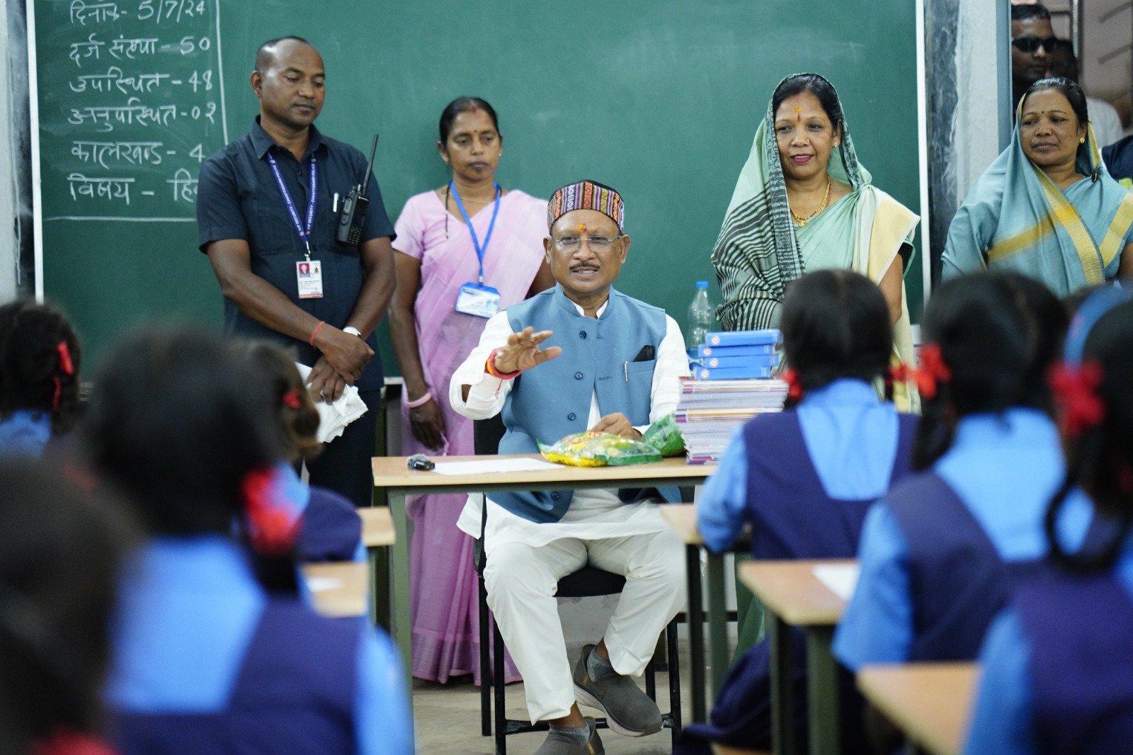 छत्तीसगढ़ में शिक्षा का नया सूर्योदय: अब कोई स्कूल शिक्षक विहीन नहीं, CM विष्णु देव साय के नेतृत्व में युक्तियुक्तकरण से शिक्षा व्यवस्था को मिली नई दिशा 1 IMG 20250614 WA0022