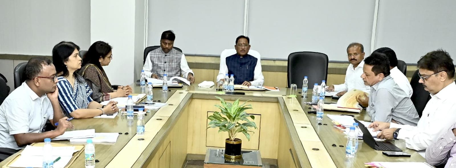 मुख्यमंत्री विष्णु देव साय का बड़ा निर्देश: कैम्पा फंड का हो नियमपूर्वक उपयोग, 7297 करोड़ में से 4010 करोड़ खर्च, नई योजना के लिए 694 करोड़ का प्रस्ताव तैयार 1 IMG 20250616 WA0039