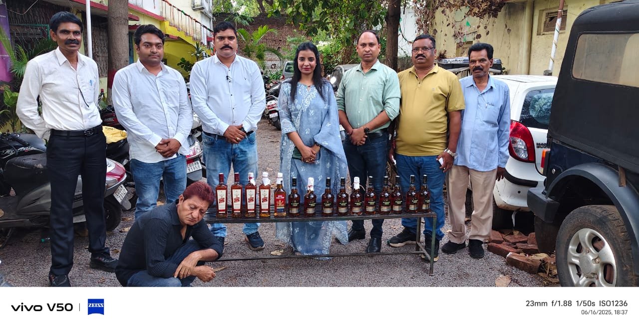 हांडीपारा की किराना दुकान में आबकारी विभाग का छापा: 11.25 लीटर अवैध विदेशी शराब जब्त, एक आरोपी गिरफ्तार 1 IMG 20250618 WA0043
