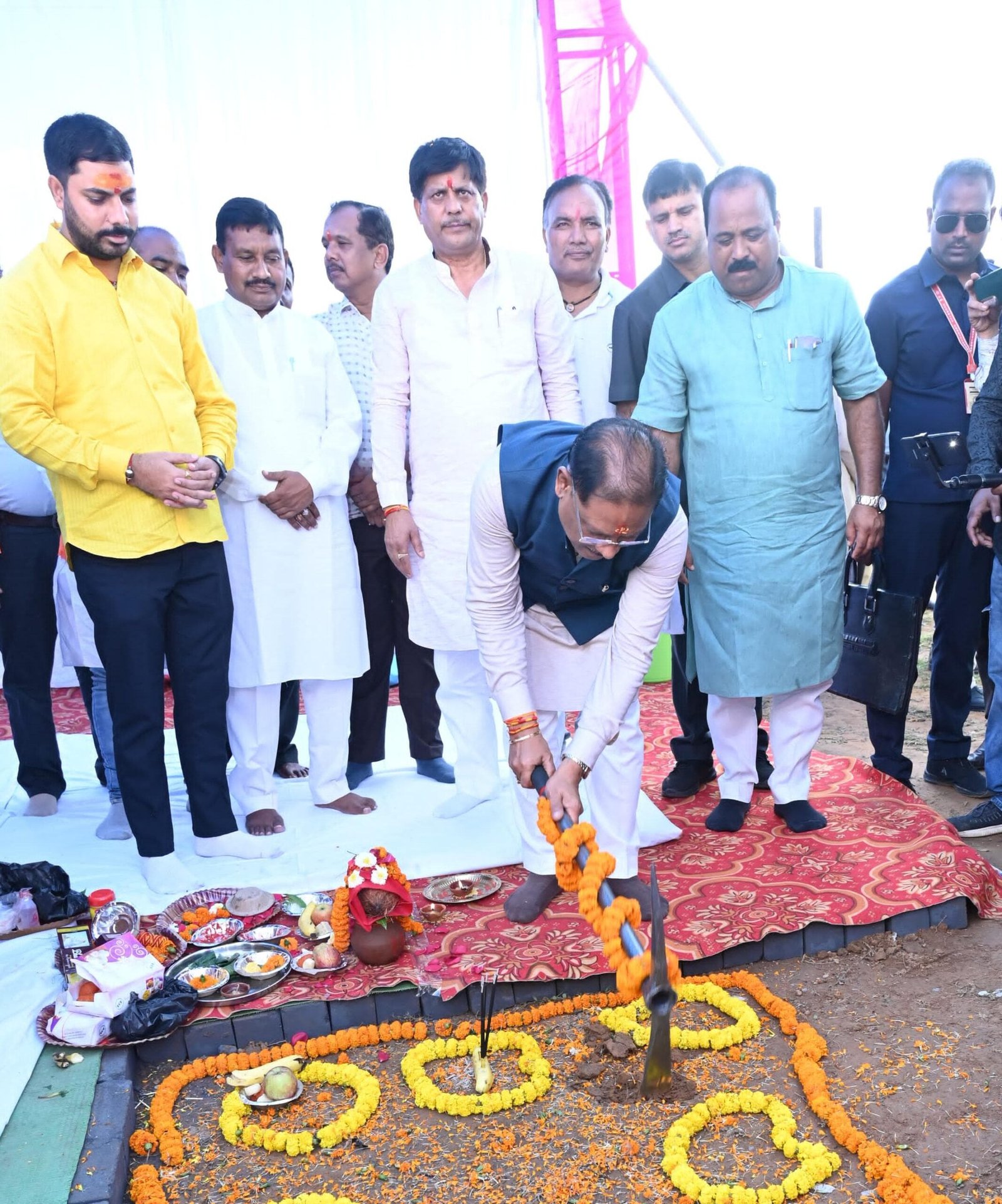 मुख्यमंत्री साय ने कुनकुरी में 250 सीटर नालंदा परिसर का किया भूमिपूजन: लाइब्रेरी में होगी इंडोर और आउटडोर अध्ययन की व्यवस्था 1 IMG 20250621 WA0069 scaled
