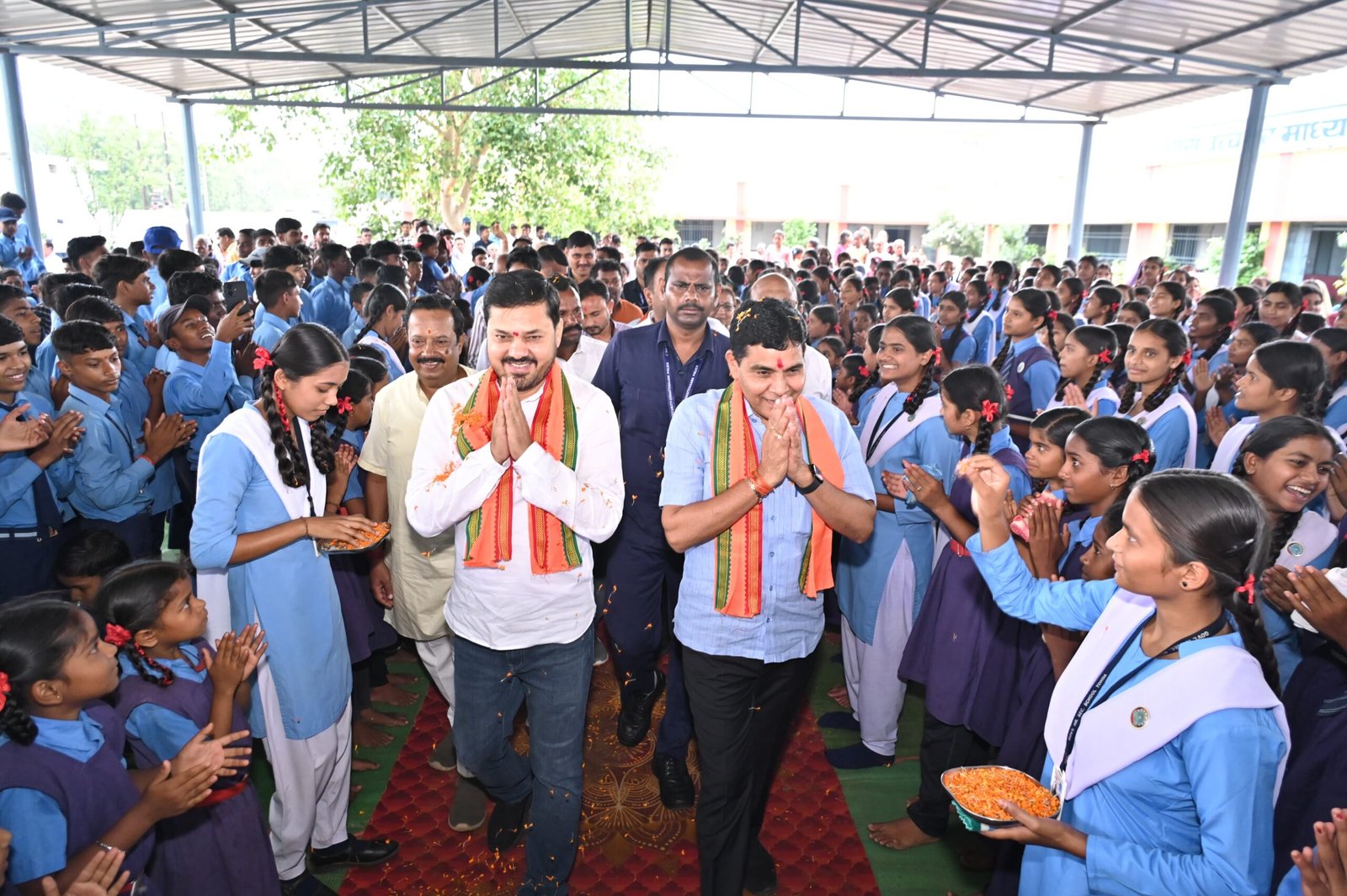 शिक्षा और संस्कार : पद्मश्री अनुज शर्मा ने टोहड़ा में बच्चों को दी शिक्षा की सौगात, वृक्षारोपण कर दिया उज्ज्वल भविष्य का संदेश 🌱📚 1 IMG 20250623 WA0098 scaled