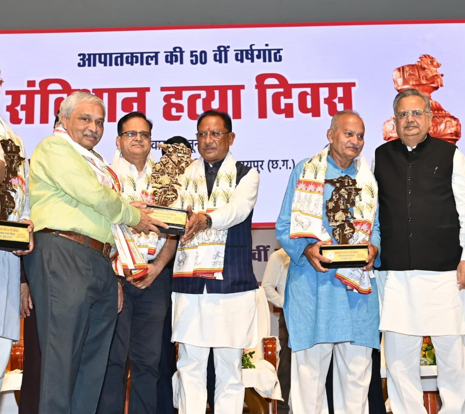 आपातकाल की 50वीं बरसी पर रायपुर में गूंजा लोकतंत्र का स्वर: मुख्यमंत्री विष्णु देव साय हुए भावुक, कहा- ये मेरे जीवन की व्यक्तिगत पीड़ा है; प्रदर्शनी का किया अवलोकन, सेनानियों को किया सम्मानित 1 IMG 20250625 WA0037