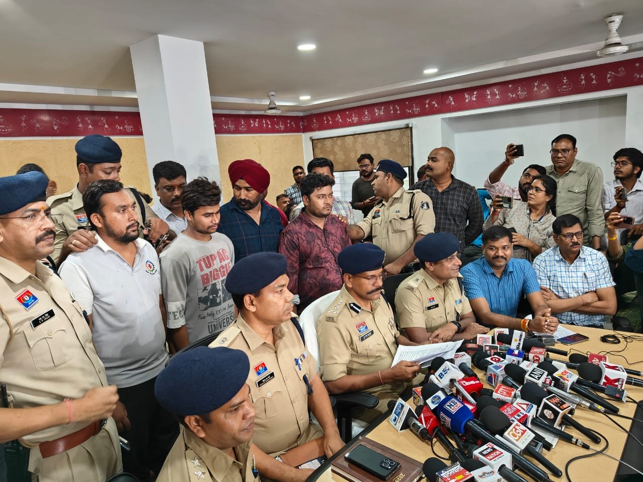 Raipur Lawyer, Wife Held for Client's Murder Over Rs 30 Lakh Dispute 1 IMG 20250625 WA0044