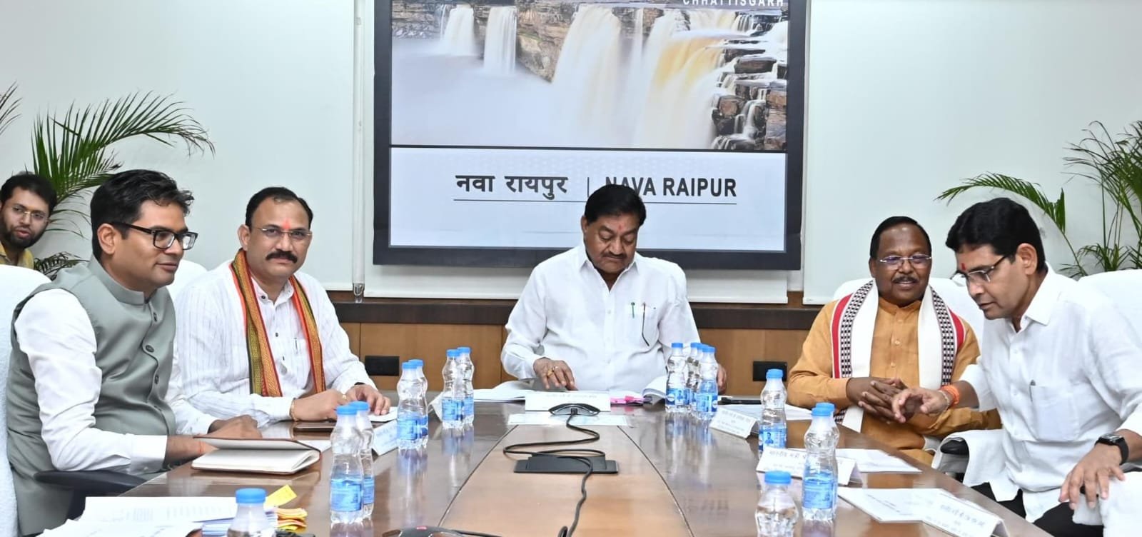 धान उठाव में तेजी लाने सरकार का एक्शन प्लान तैयार : मंत्रिमंडलीय उप समिति की बैठक में लिए गए बड़े फैसले, ई-नीलामी से होगा 35 लाख मीट्रिक टन धान का निराकरण, चावल जमा की तारीख 5 जुलाई तक बढ़ी 1 IMG 20250626 WA0070