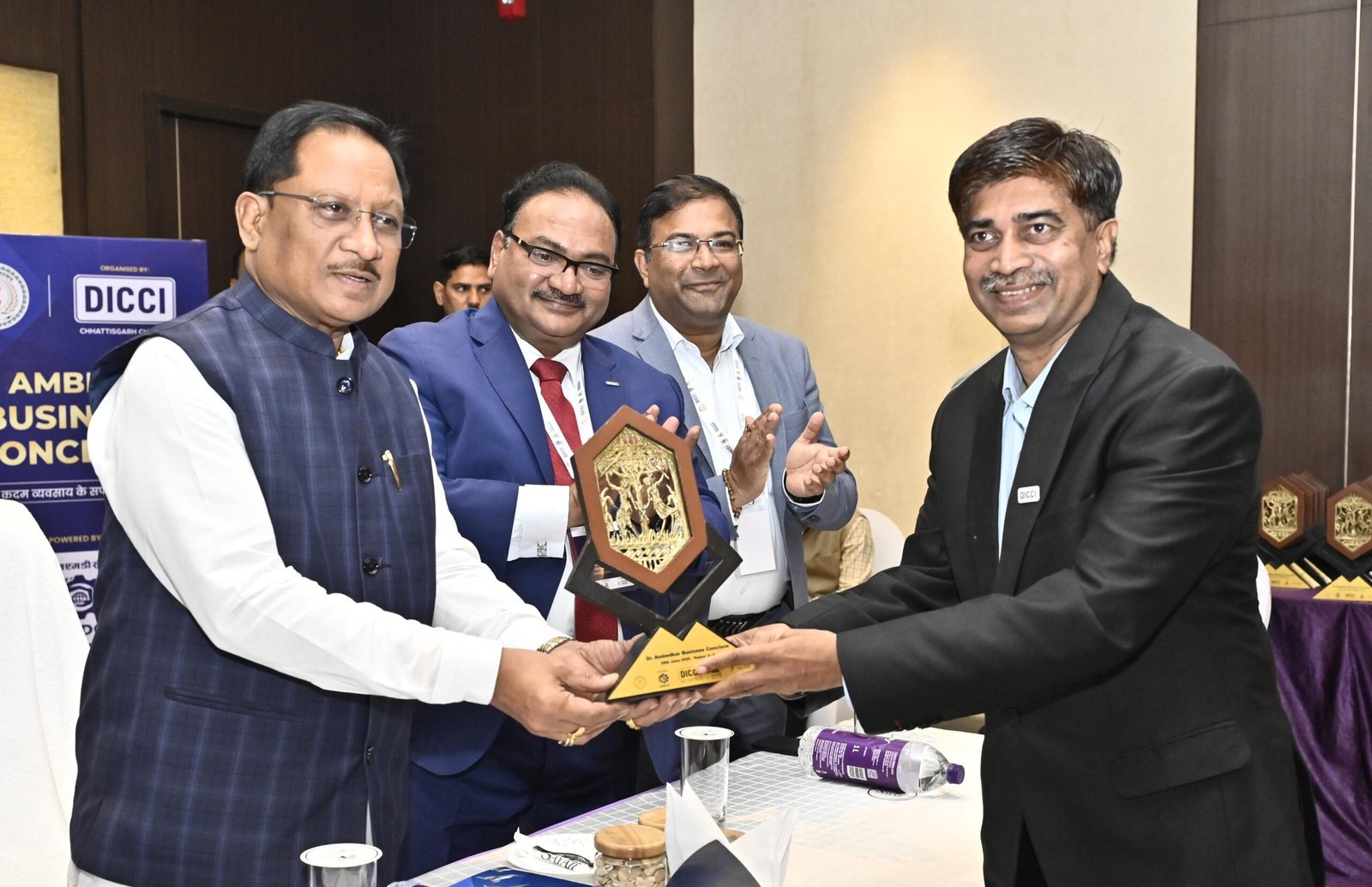 मुख्यमंत्री साय डॉ. आंबेडकर बिजनेस कॉन्क्लेव एवं एक्सिलेंस अवॉर्ड्स समारोह में हुए शामिल, बोले-"छत्तीसगढ़ में बन रहा उद्योग-धंधों के लिए अनुकूल माहौल" 1 IMG 20250629 WA0002 1 scaled
