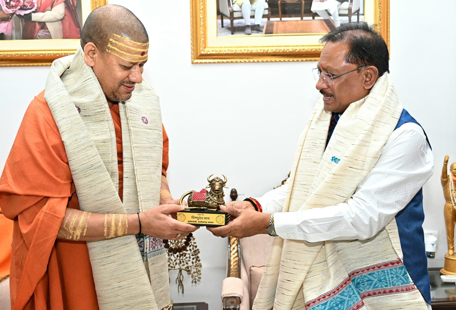 मुख्यमंत्री विष्णु देव साय से निरंजन पीठाधीश्वर महामंडलेश्वर डॉ. स्वामी कैलाशनंद गिरी जी महाराज ने की सौजन्य भेंट 1 IMG 20250629 WA0017 scaled