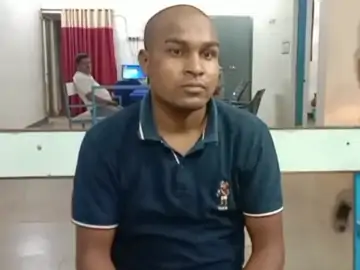 गंगरेल बांध में कपड़े-चप्पल छोड़कर रचाई डूबने की झूठी कहानी : 12 दिन बाद दिल्ली से जिंदा पकड़ा गया युवक, अब पुलिस करेगी सख्त कानूनी कार्रवाई 1 a3e0ff05 7a0d 4a64 bade 39e59b7a9091 1749213488418