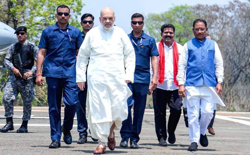 नक्सल ऑपरेशन की समीक्षा के बाद वाराणसी रवाना हुए अमित शाह और सीएम साय, मध्य क्षेत्रीय विकास परिषद की बैठक में होंगे शामिल 1 image 2025 06 23T164234.527