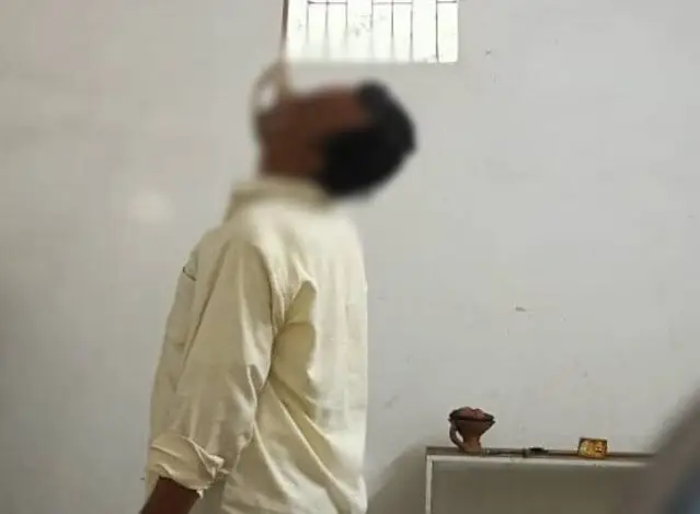 भारतमाला परियोजना फर्जीवाड़ा: निलंबित पटवारी सुरेश मिश्रा ने की आत्महत्या, सुसाइड नोट में लिखा– “मैं दोषी नहीं हूं” 1 images 1 4 639x470 1