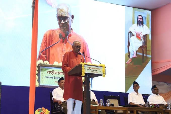 Religious Conversion Is Biggest Problem, Will Work With RSS to Resolve It, Says Veteran Tribal Leader Arvind Netam at RSS Headquarters 1 images 27 13 1
