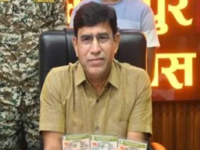 Controversy over SP Yashpal Singh's IPS Promotion: गृह मंत्रालय ने राज्य सरकार और UPSC से मांगी रिपोर्ट 1 images 27 31