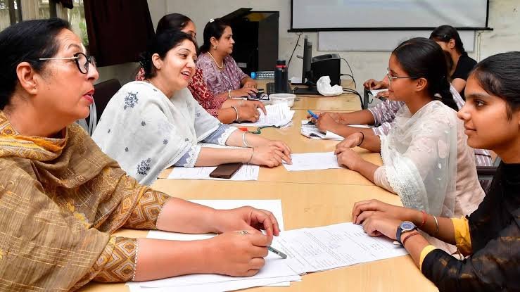 सीधी भर्ती 2023 में हटाए गए 2621 बीएड अर्हताधारी सहायक शिक्षकों का समायोजन, 17 से 26 जून तक होगी राज्य स्तरीय ओपन काउंसिलिंग की प्रक्रिया 1 images 27 6