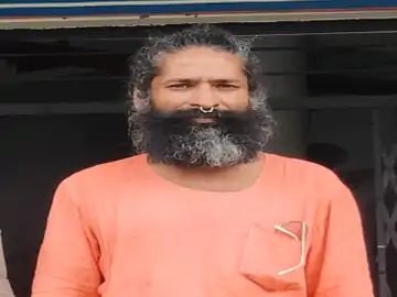 डोंगरगढ़ में अंतरराष्ट्रीय योगगुरु की आड़ में चल रहा था नशे और अनैतिक गतिविधियों का आश्रम, पुलिस ने किया खुलासा 1 whatsapp image 2025 06 25 at 183049 1750858867