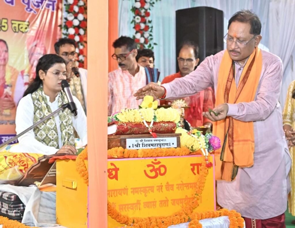 मुख्यमंत्री विष्णुदेव साय ने फलेश्वरनाथ महादेव मंदिर में पूजा अर्चना कर प्रदेशवासियों की सुख समृद्धि और खुशहाली की मंगलकामना की 2 1002049820