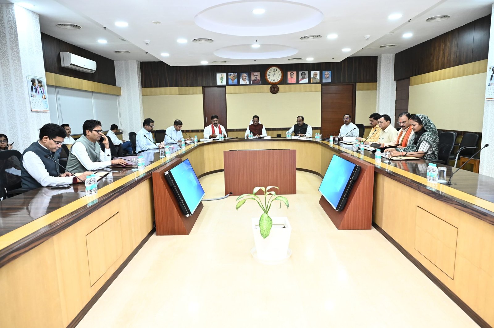 छत्तीसगढ़ में लॉजिस्टिक्स नीति 2025 लागू: निवेशकों को मिलेगा 140 करोड़ तक अनुदान, सरकार बनाएगी प्रदेश को लॉजिस्टिक्स हब 1 IMG 20250630 WA0018 scaled