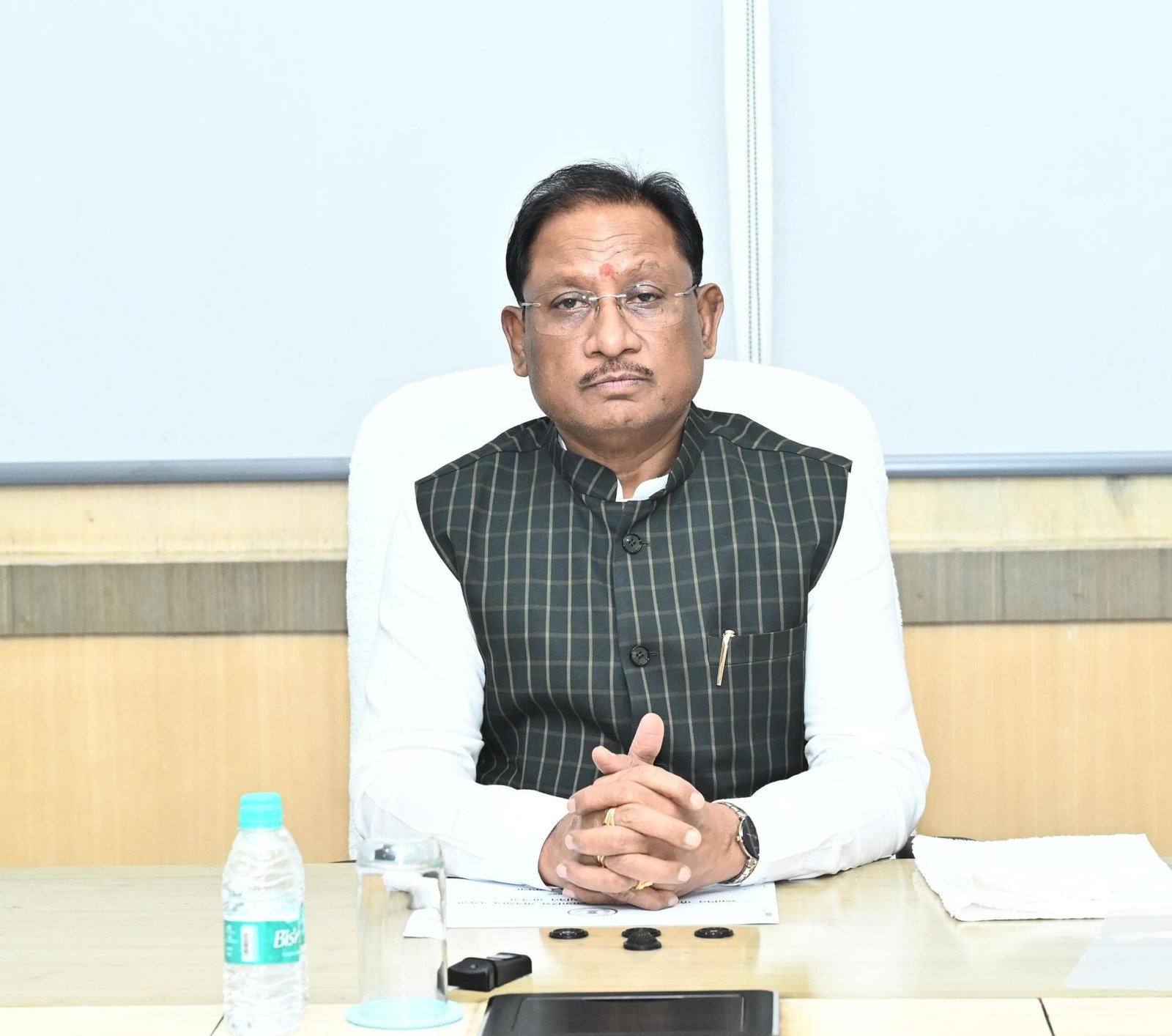 CM विष्णु देव साय का बड़ा एक्शन: सड़कों पर घूमते मवेशियों पर लगेगी लगाम, विभागों को दिया सख्त अल्टीमेटम 1 IMG 20250722 WA0031 scaled