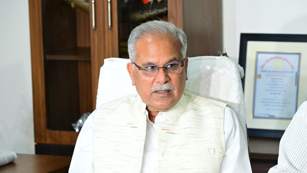 CG BIG BREAKING : Ex CM भूपेश बघेल के घर ED का छापा, शराब घोटाले मामले में 8 अधिकारियों की टीम ने दी दबिश 1 bhupesh baghel
