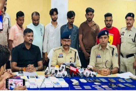 "रायपुर में हाईटेक ठगों का पर्दाफाश: सब्जी बाजार से मोबाइल चोरी, पासवर्ड हैक कर 11 राज्यों में उड़ाए करोड़ों" 1 cg crim 4