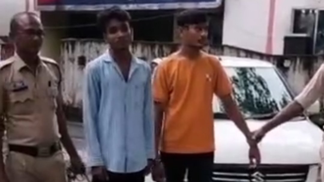 CG ब्रेकिंग: जशपुर में 36 लाख का गांजा बरामद, ओडिशा से ला रहे MP के 2 तस्कर गिरफ्तार – ऑपरेशन आघात में बड़ी सफलता 1 image editor output image50455008 1753264471703