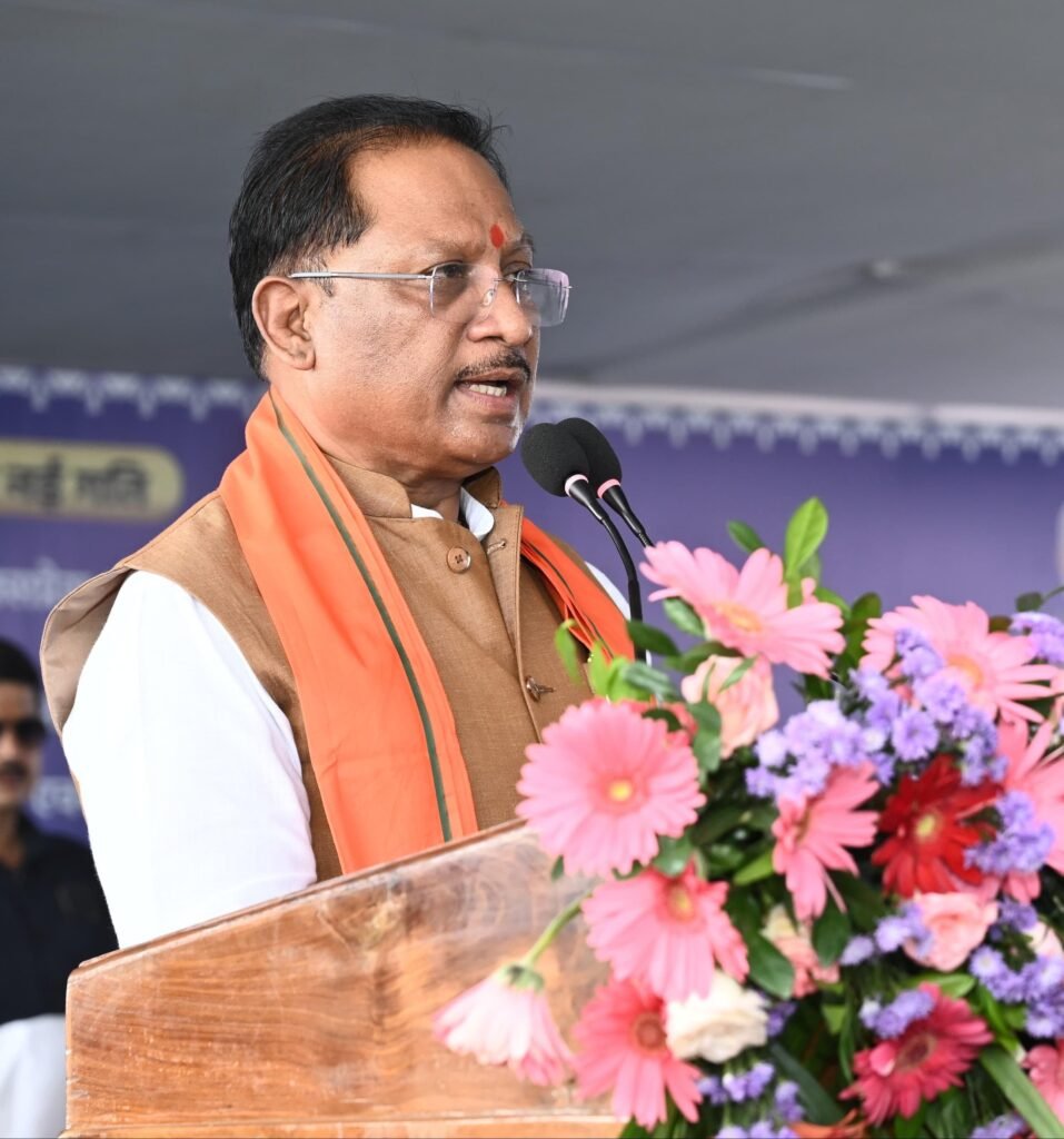 CM विष्णुदेव साय ने दिखाई रायपुर-जबलपुर एक्सप्रेस को हरी झंडी, बोले – 8 घंटे में पूरा होगा सफर, 47 हजार करोड़ की रेल परियोजनाओं से छत्तीसगढ़ को नई रफ्तार 3 1002115455