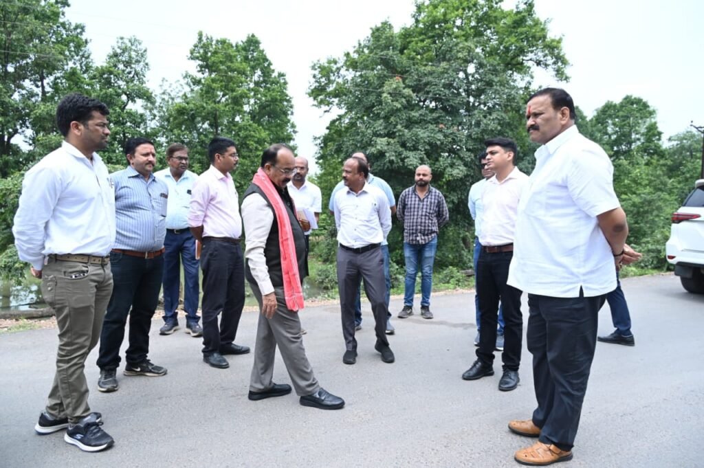 "डिप्टी सीएम अरुण साव का रतनपुर-पेंड्रा हाईवे पर औचक निरीक्षण : निर्माण में देरी पर जताई नाराजगी, अधिकारियों को दिए सख्त निर्देश—समय सीमा में करें काम पूरा, गुणवत्ता से न हो समझौता" 2 1002123342