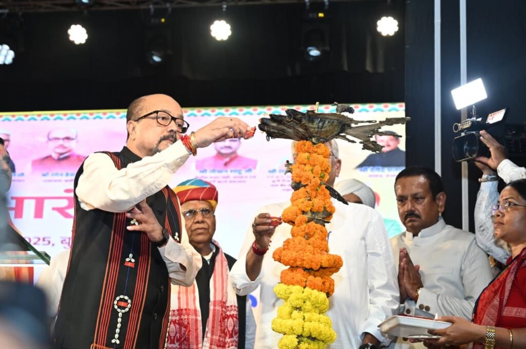 रायगढ़ में 40वें चक्रधर समारोह का भव्य शुभारंभ : राज्यपाल रमेन डेका ने कहा—अतीत की स्वर्णिम स्मृतियों और सांस्कृतिक धरोहर से जोड़ने वाला पर्व, शास्त्रीय संगीत से लेकर लोक कलाकारों तक को मिलेगा मंच 3 1002282020