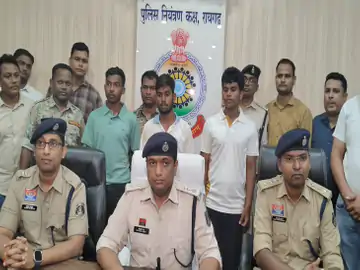 पत्नी से अवैध संबंध के शक में रायगढ़ में ग्राम सचिव की सुपारी देकर हत्या, 3 आरोपी गिरफ्तार – जेल में बंद कैदी निकला साजिशकर्ता 1 891eb3aa 0fdd 4852 95ae 941a6d099d6f 1753977998