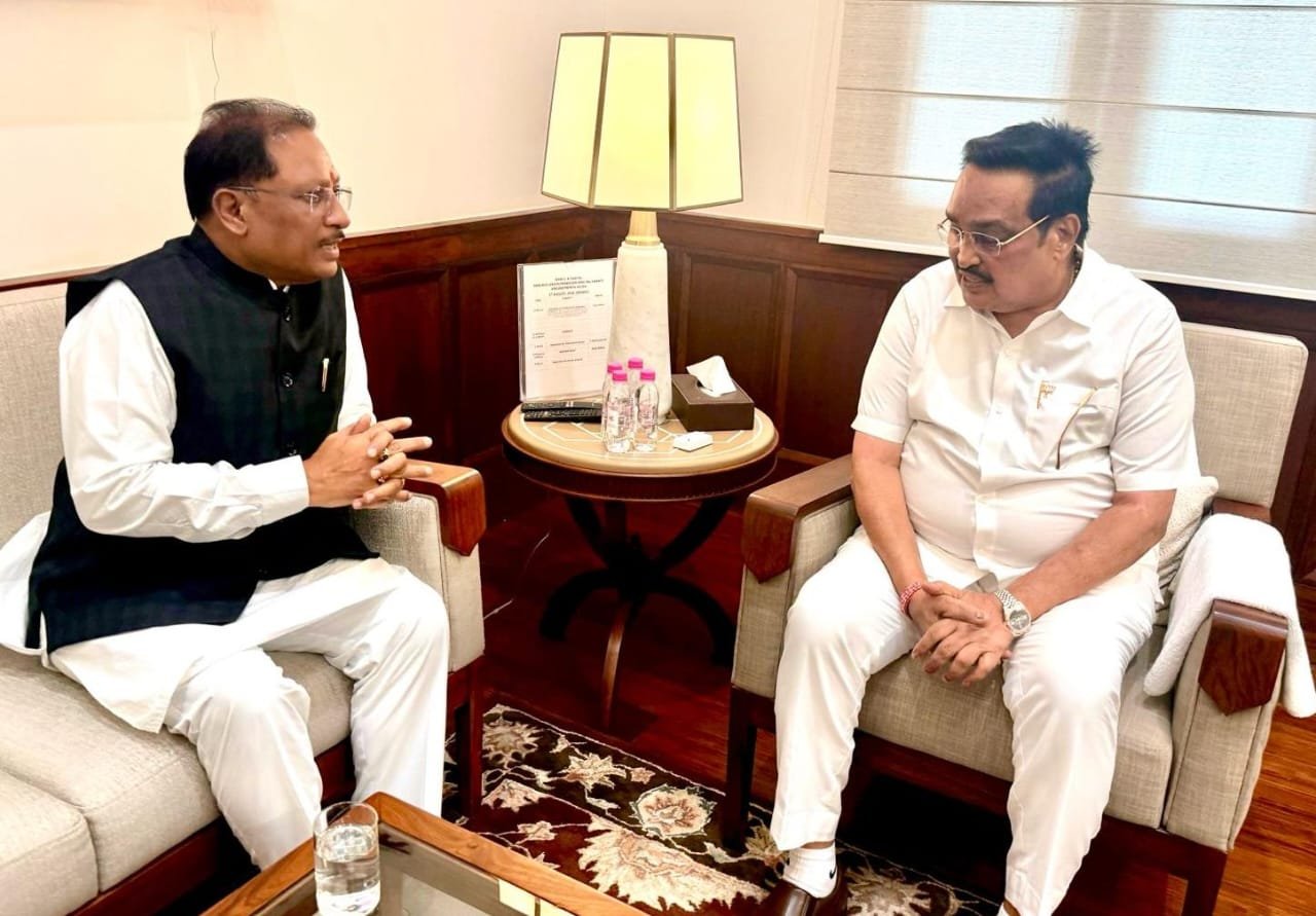 मुख्यमंत्री विष्णुदेव साय ने केंद्रीय जलशक्ति मंत्री सी आर पाटिल से की मुलाकात, बोधघाट परियोजना पर हुई चर्चा 1 IMG 20250801 WA0030