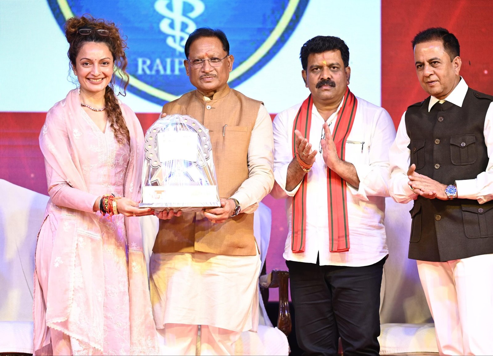 मुख्यमंत्री विष्णु देव साय ‘ज्ञान धारा – शिक्षा संवाद’ कार्यक्रम में हुए शामिल, बोले -'शिक्षा राष्ट्र निर्माण का आधार है' 1 IMG 20250804 WA0004 scaled