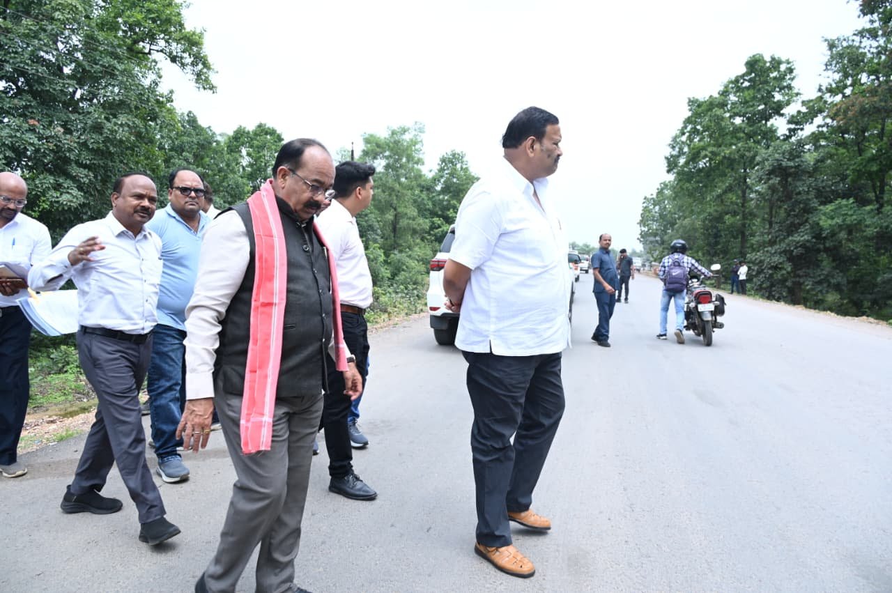 "डिप्टी सीएम अरुण साव का रतनपुर-पेंड्रा हाईवे पर औचक निरीक्षण : निर्माण में देरी पर जताई नाराजगी, अधिकारियों को दिए सख्त निर्देश—समय सीमा में करें काम पूरा, गुणवत्ता से न हो समझौता" 1 IMG 20250804 WA0074