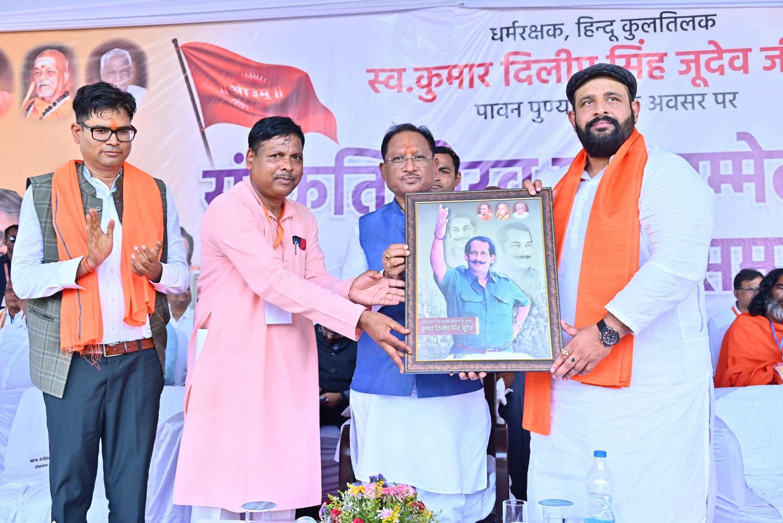 धरमजयगढ़ में 100 करोड़ से अधिक विकास कार्यों का लोकार्पण : CM विष्णुदेव साय ने स्व. कुमार दिलीप सिंह जूदेव को याद करते हुए कहा सनातन धर्म के सच्चे ध्वजवाहक थे, धर्मांतरण रोकने के लिए विधानसभा में कानून लाने की घोषणा 1 IMG 20250814 WA0096 scaled