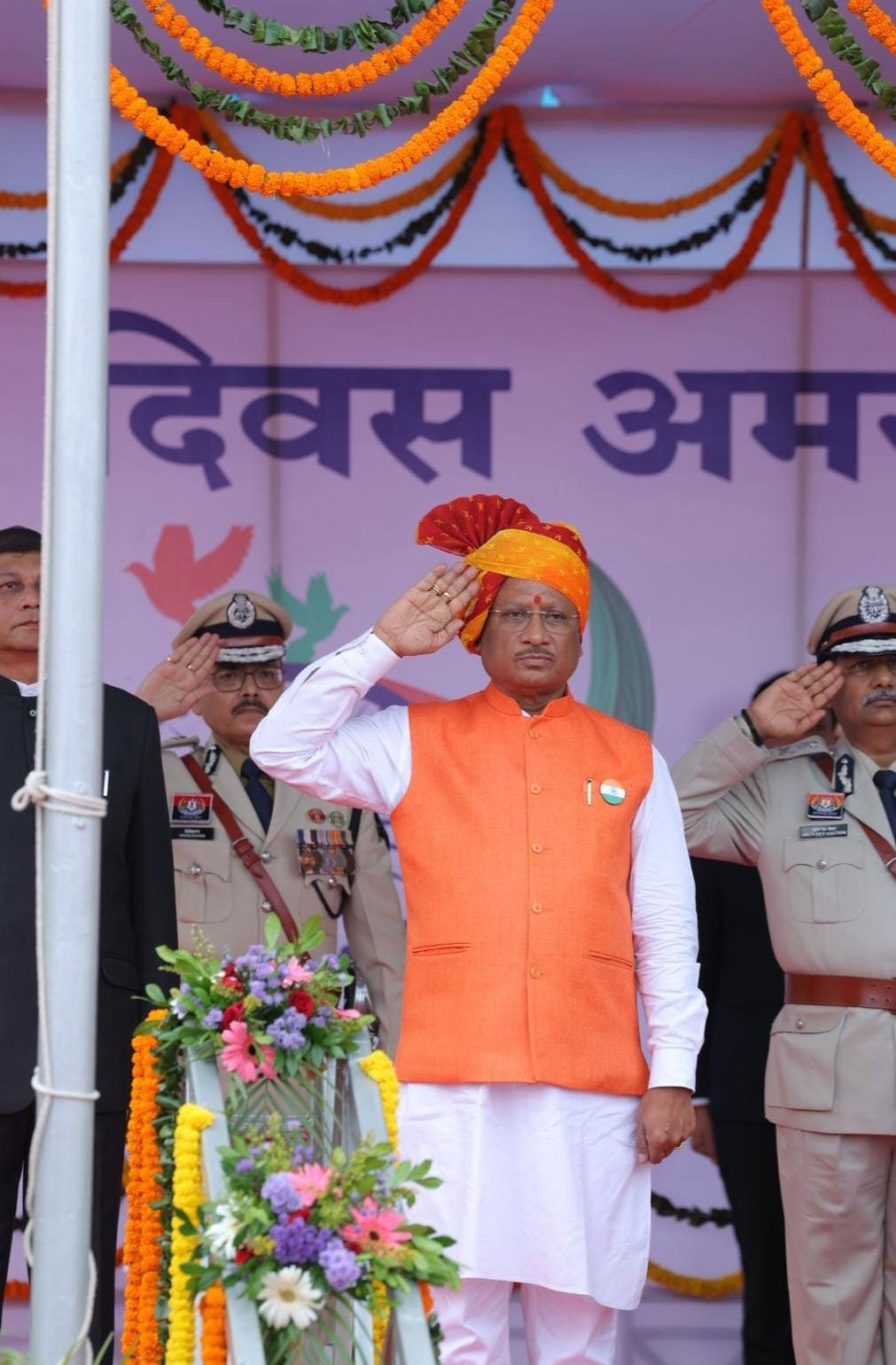 CM विष्णुदेव साय ने पुलिस परेड ग्राउण्ड में किया ध्वजारोहण : रायपुर में जल्द लागू होगी पुलिस कमिश्नर प्रणाली, बस्तर-सरगुजा में शुरू होगी ग्रामीण बस सेवा, नगरोत्थान योजना से बदलेंगे शहरों के हालात, आत्मनिर्भर भारत-आत्मनिर्भर छत्तीसगढ़ के निर्माण का आह्वान 1 IMG 20250815 WA0022