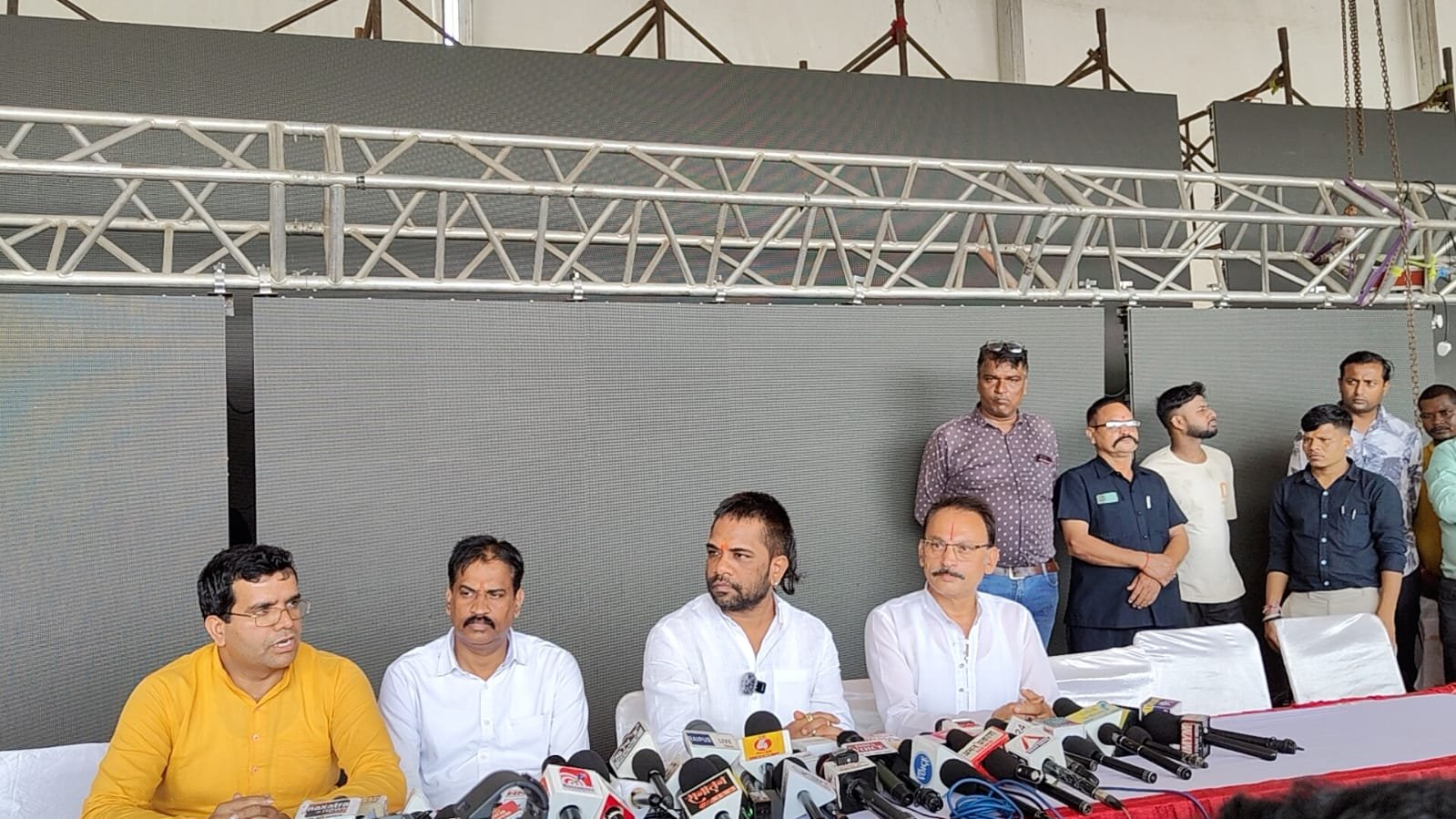 संस्कारधानी रायपुर में मचेगी दही-हांडी की धूम :11 लाख के इनाम के लिए जुटेंगे देशभर के गोविंदा, पवनदीप राजन और गीता बेन रबारी बांधेंगे समां 1 IMG 20250817 WA0015