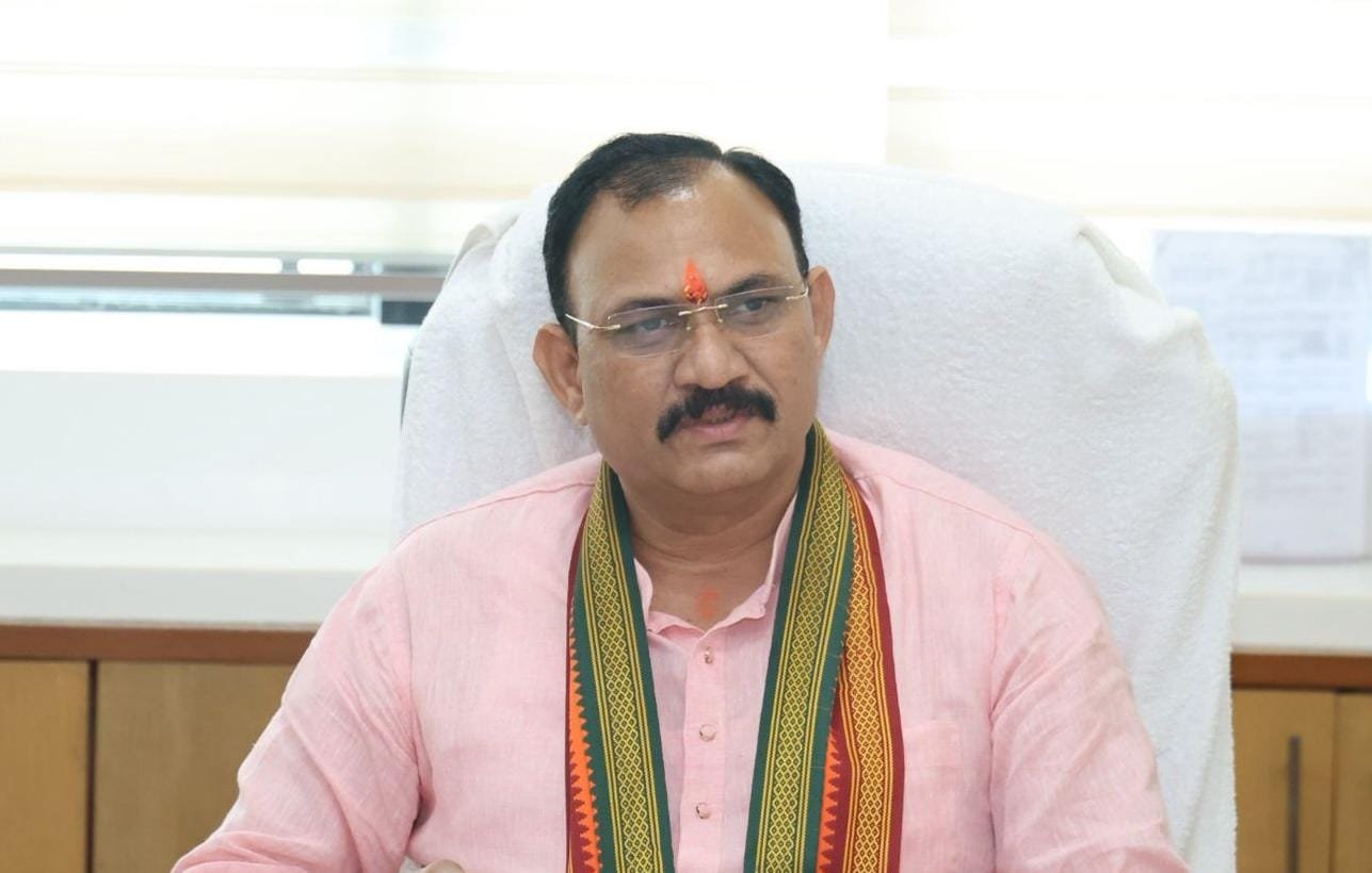 पिछड़ा वर्ग एवं अल्पसंख्यक विकास विभाग की समीक्षा बैठक संपन्न : मंत्री श्याम बिहारी जायसवाल ने विभागीय योजनाओं की ली जानकारी 1 IMG 20250829 WA0048