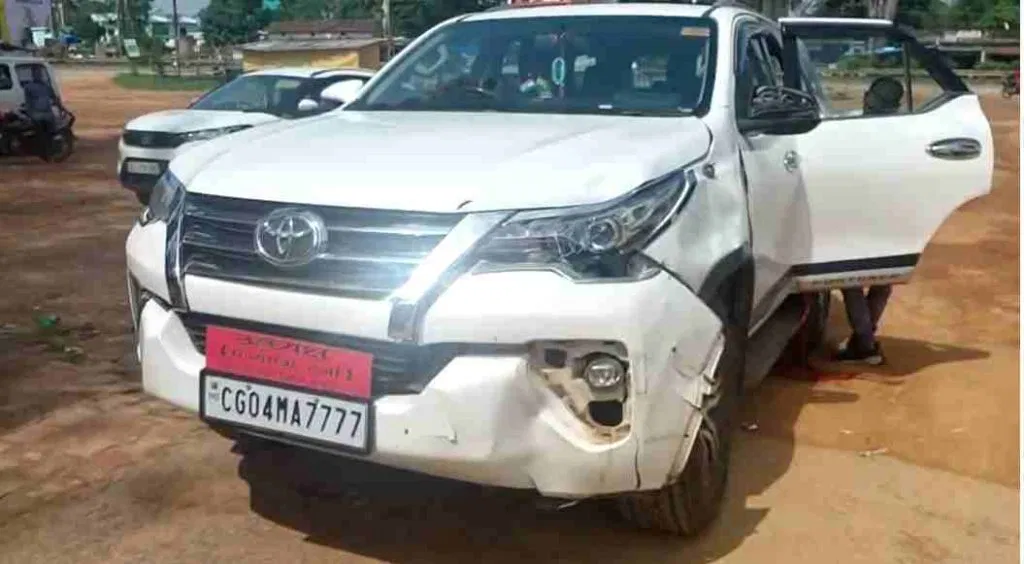 Highway Accident: मोना सेन की कार और बाइक की टक्कर, तीन घायल 1 image 8 1024x564 1