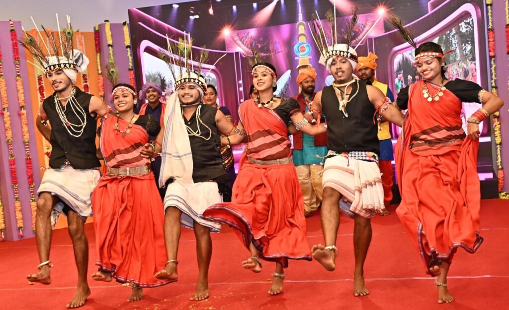 दूरदर्शन 66वां स्थापना दिवस: मुख्यमंत्री विष्णुदेव साय बोले- दूरदर्शन ने दी मनोरंजन के साथ संस्कार और समाज को वैचारिक समृद्धि, लोकनृत्य और सांस्कृतिक प्रस्तुतियों का आनंद लिया 2 1002410949