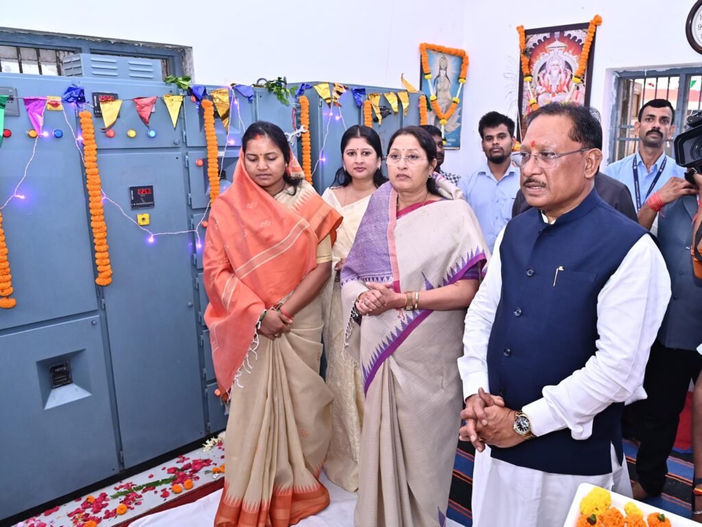 मुख्यमंत्री विष्णु देव साय ने राजधानी रायपुर में भगवान विश्वकर्मा जयंती पर की पूजा-अर्चना, कहा- श्रम और सृजन की भावना को समाज में प्रतिष्ठित करना है आवश्यक 3 1002424661