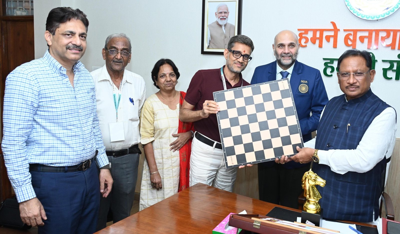 ग्रैंडमास्टर प्रवीण महादेव थिप्से ने की मुख्यमंत्री विष्णुदेव साय से मुलाकात, खेल उपलब्धियों पर हुई चर्चा 1 IMG 20250915 WA0027 scaled