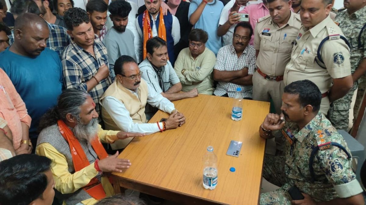 कांकेर: अमित शाह के खिलाफ आपत्तिजनक पोस्ट पर बवाल, भाजपा नेताओं ने थाने का घेराव किया 1 Untitled 24