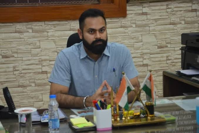 छात्रावास-आश्रमों से बाहरी व्यक्तियों को तत्काल निकालने के निर्देश… आयुक्त डॉ. सारांश मित्तर ने सहायक आयुक्तों को लिखा पत्र 1 images 4 6