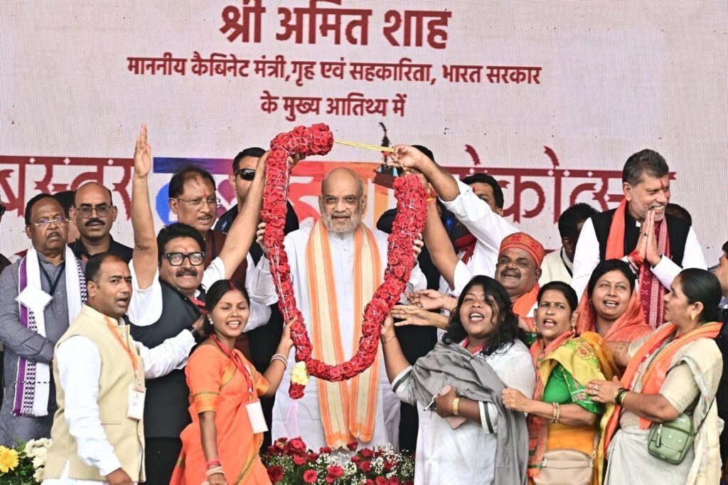 जगदलपुर से अमित शाह का बड़ा ऐलान – 31 मार्च 2026 तक नक्सलवाद का सफाया, सरेंडर करने वालों के गांव को मिलेगा 1 करोड़, बस्तर ओलंपिक और दशहरा बनेगा वैश्विक आकर्षण, हर घर पहुंचेगा विकास, आदिवासी संस्कृति को मिलेगा सम्मान और स्वदेशी से भारत बनेगा विश्व की सर्वोच्च आर्थिक शक्ति 2 1002547132