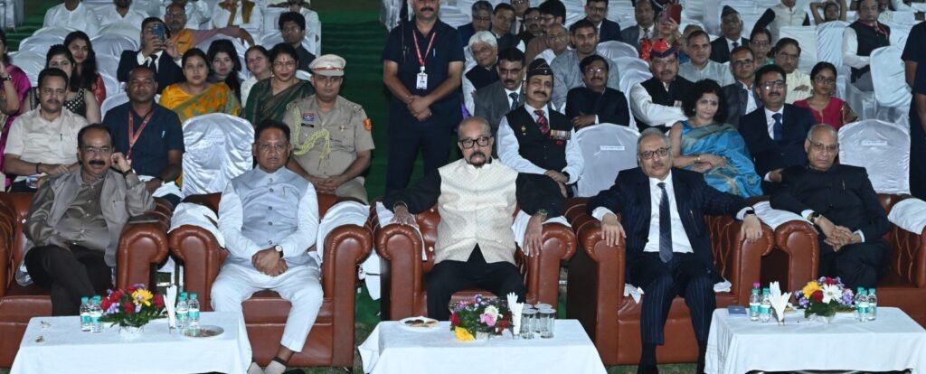 राजभवन में दीपावली मिलन समारोह :मुख्यमंत्री साय और गणमान्य नागरिकों ने दी शुभकामनाएं 2 1002657843