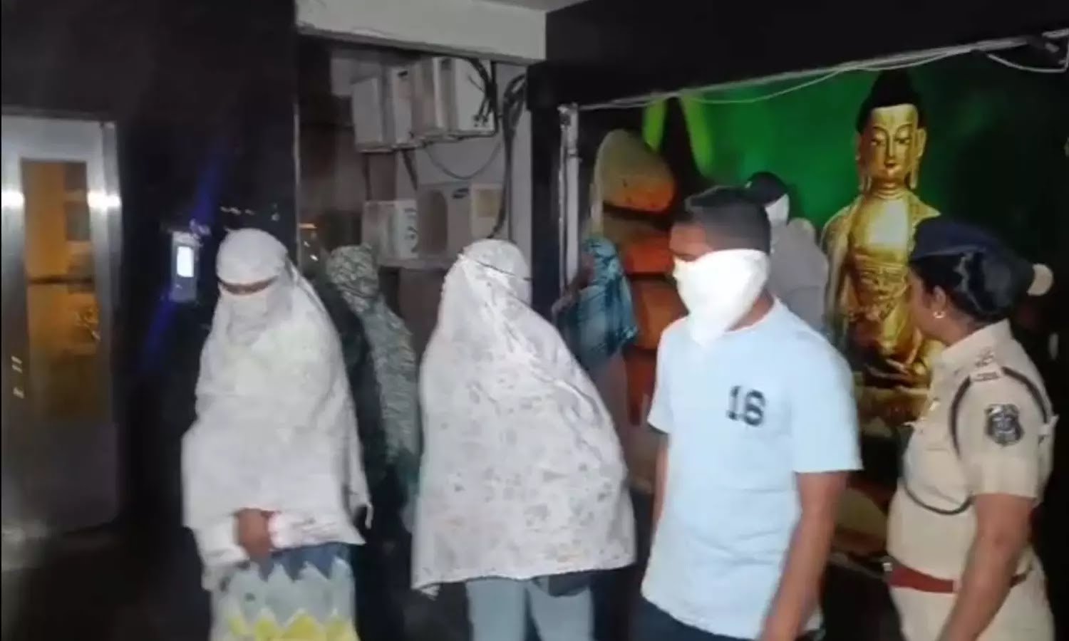 स्पा सेंटर की आड़ में देह व्यापार का धंधा : भिलाई में पुलिस की बड़ी रेड, 5 लड़कियां सहित 9 हिरासत में 1 1500x900 4965297 untitled 7 copy