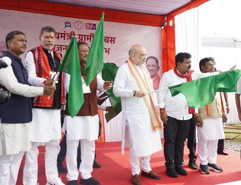 250 गांवों तक पहुंचेगी बस सेवा : अमित शाह और मुख्यमंत्री साय ने किया ग्रामीण बस योजना का भव्य शुभारंभ – बस्तर-सरगुजा के सुदूर अंचल अब विकास से जुड़ेंगे 1 IMG 20251004 WA0051
