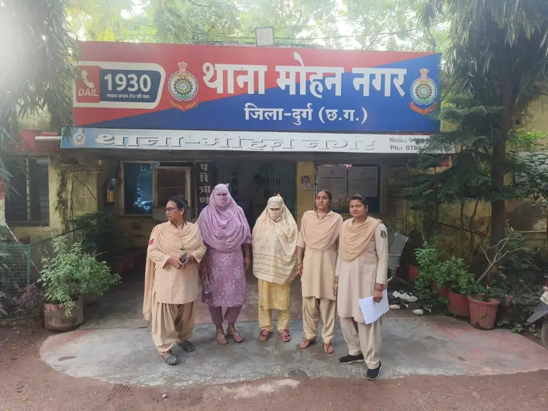 नाबालिग को देहव्यापार में धकेला: दुर्ग में मानवता को शर्मसार करने वाला कांड, मध्यप्रदेश से लाई गई युवती को बनाया गया बंधक, दो महिलाएं गिरफ्तार 1 IMG 20251010 WA0000 1536x1152 1